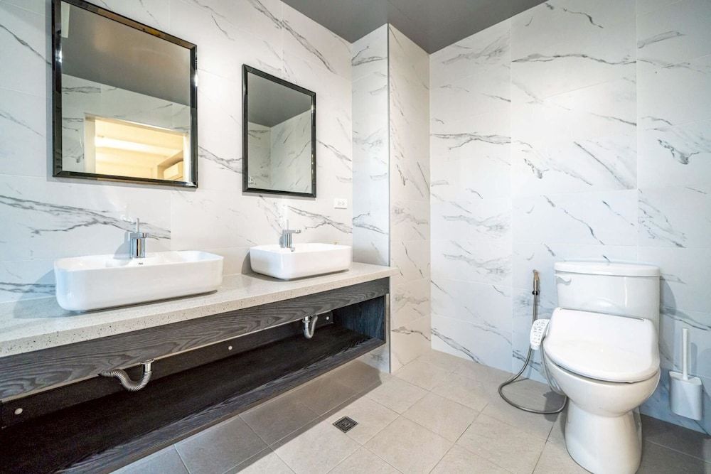 Quhua Sweety B&B Family Room, 2 Queen Beds, Private Bathroom, Mountain View 8