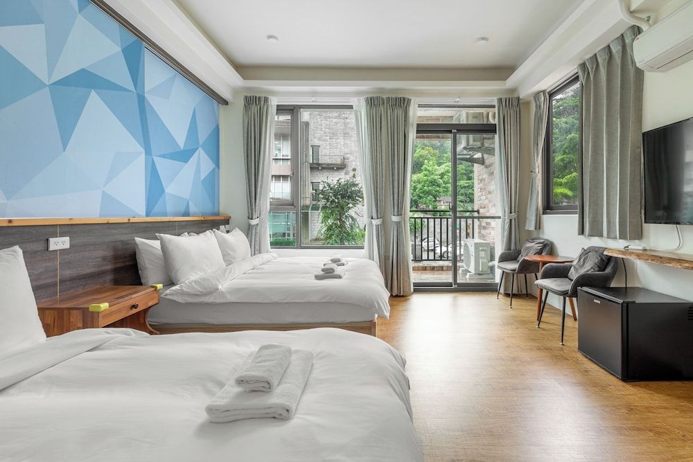 Fish Pointy B&B Quadruple Room, Balcony 5