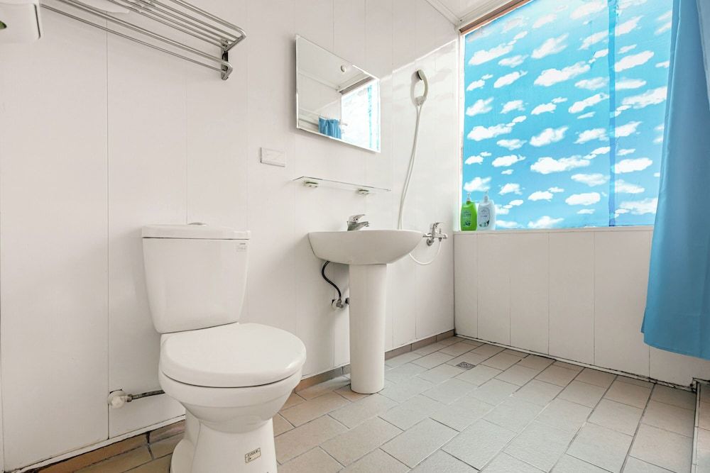 Orange house Standard Quadruple Room 8