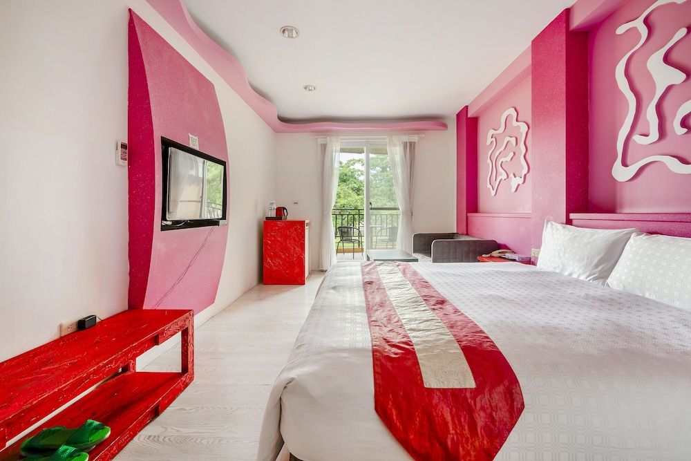 Wei Yuan Hotel Double Room, Bathtub, Mountain View 9