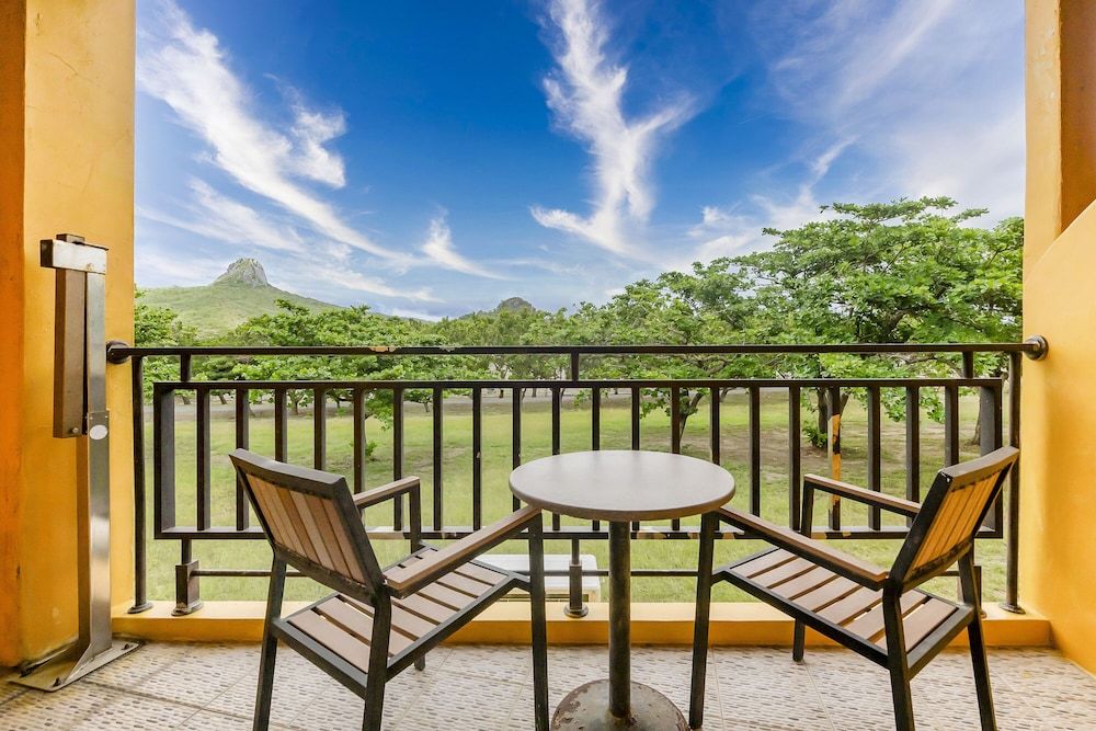 Wei Yuan Hotel Quadruple Room, Bathtub, Mountain View 7