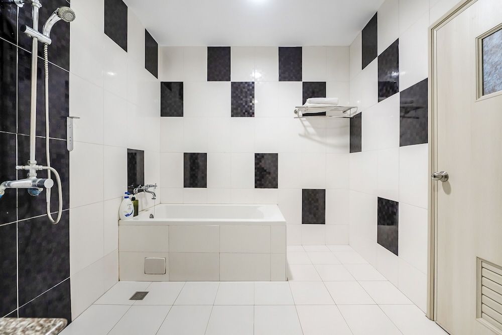 Wei Yuan Hotel Double Room, Bathtub, Mountain View 18