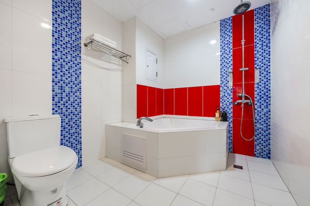 Wei Yuan Hotel Double Room, Bathtub, Mountain View 23