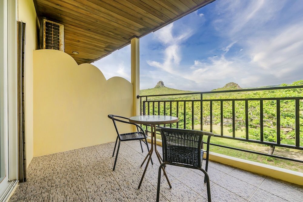 Wei Yuan Hotel Double Room, Bathtub, Mountain View 14