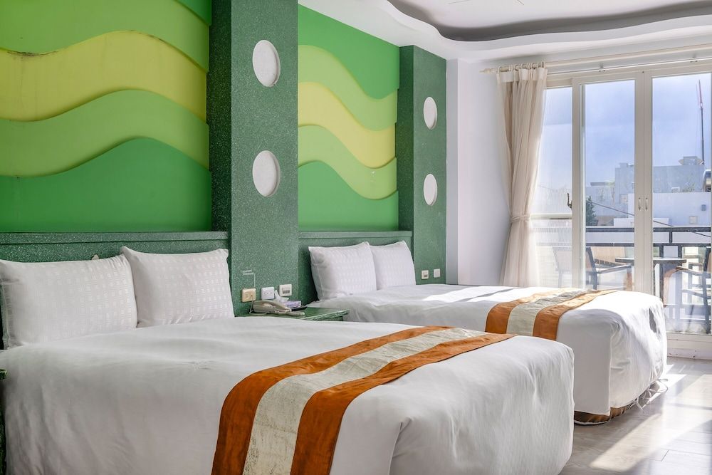 Wei Yuan Hotel Superior Quadruple Room, Bathtub 10