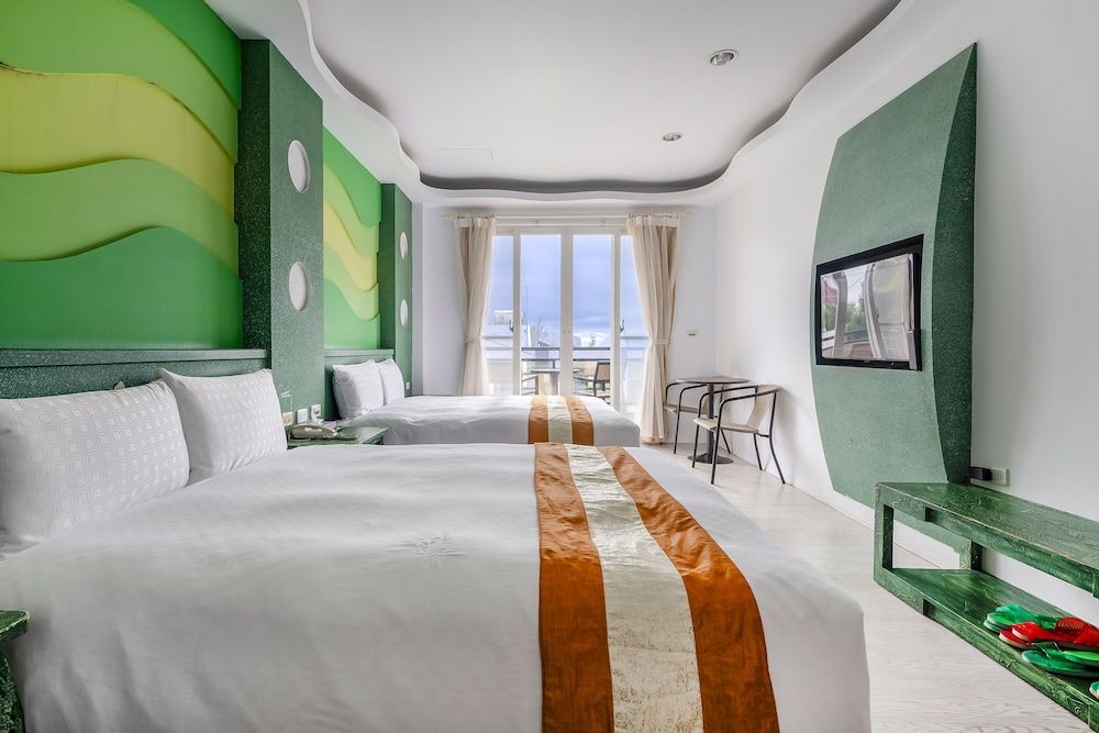 Wei Yuan Hotel Superior Quadruple Room, Bathtub 5