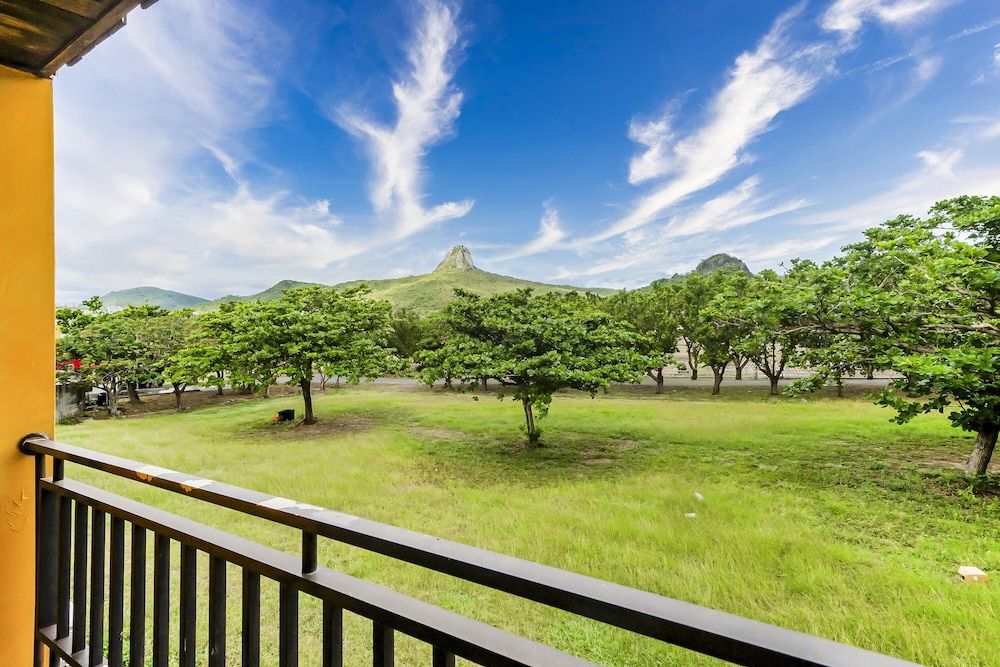 Wei Yuan Hotel Quadruple Room, Bathtub, Mountain View 13