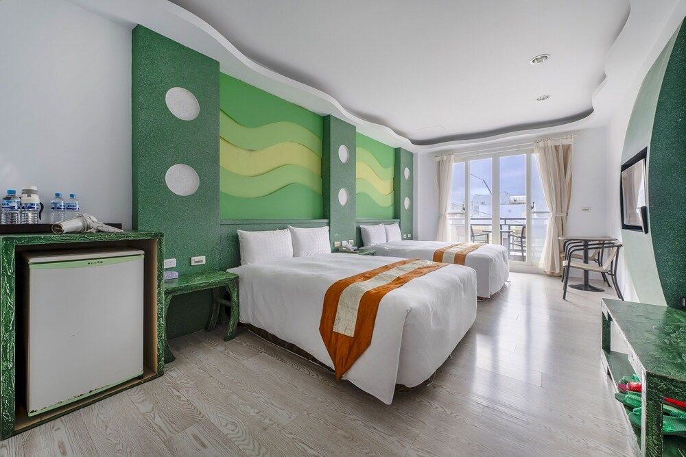 Wei Yuan Hotel Superior Quadruple Room, Bathtub 3