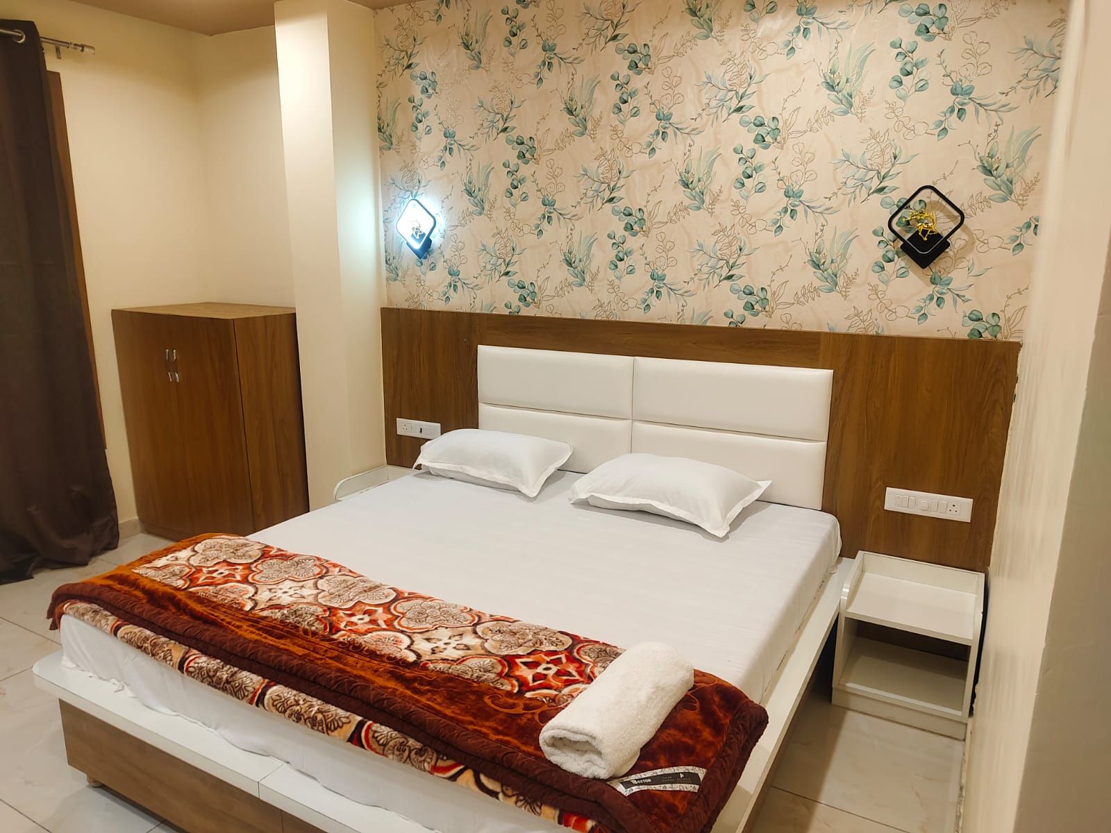 Hotel Mannat a unit of Hotel Royal DELUXE ROOM 4