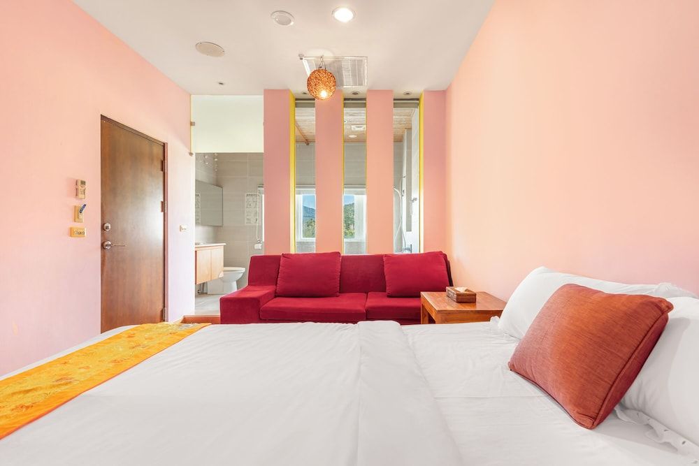 Golden Ocean Azure Hotel Deluxe Double Room with Bathtub 5