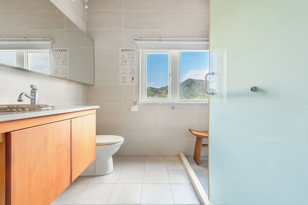 Golden Ocean Azure Hotel Deluxe Double Room with Bathtub 14