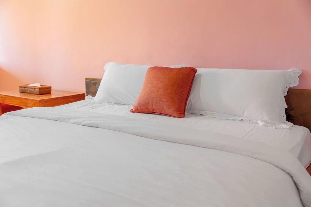 Golden Ocean Azure Hotel Deluxe Double Room with Bathtub 7