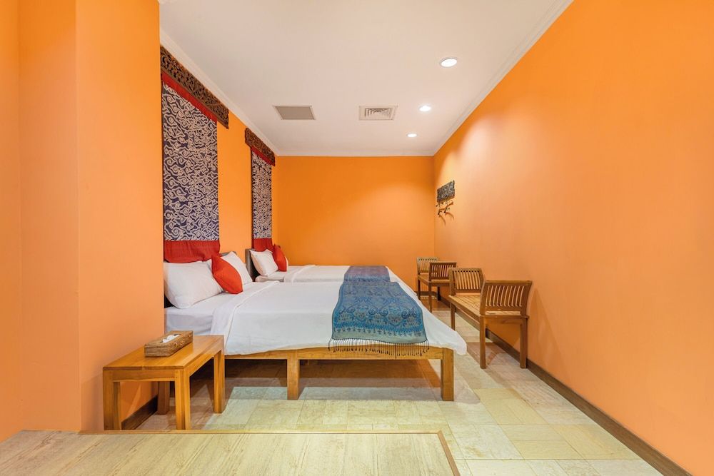 Golden Ocean Azure Hotel Quadruple Room (No Window)