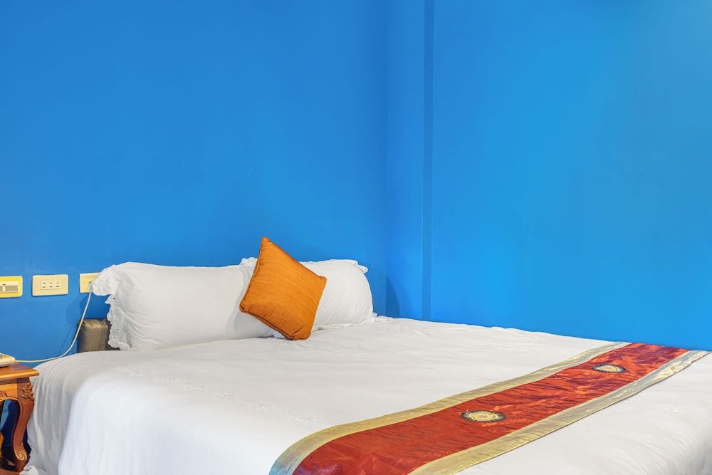 Golden Ocean Azure Hotel Deluxe Double Room with Bathtub