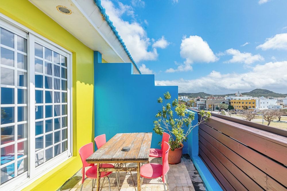 Golden Ocean Azure Hotel Sea View Quadruple Room with Bathtub 8