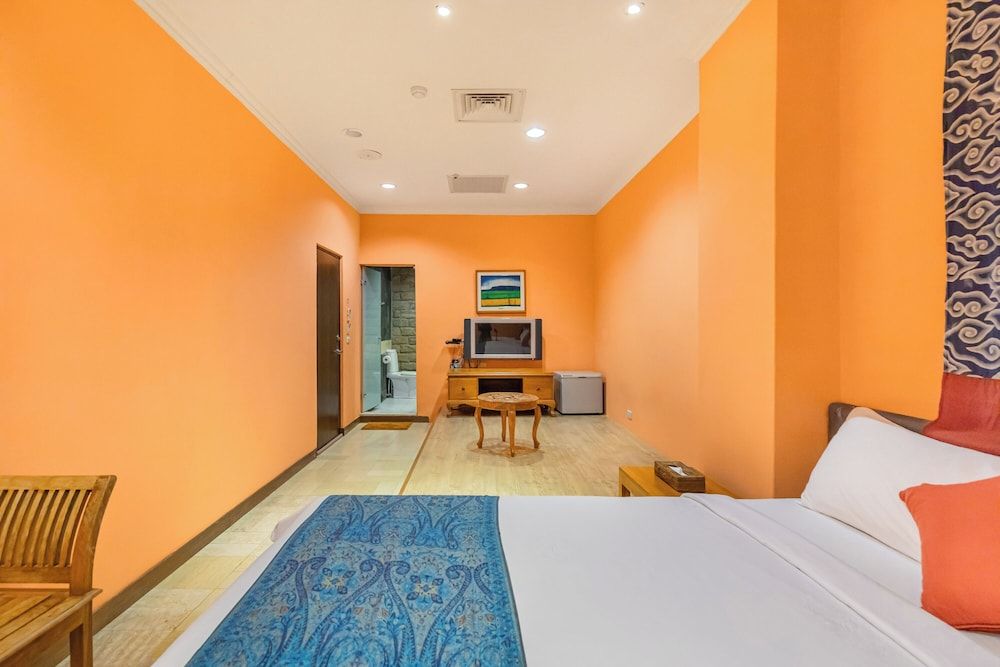 Golden Ocean Azure Hotel Quadruple Room (No Window) 3