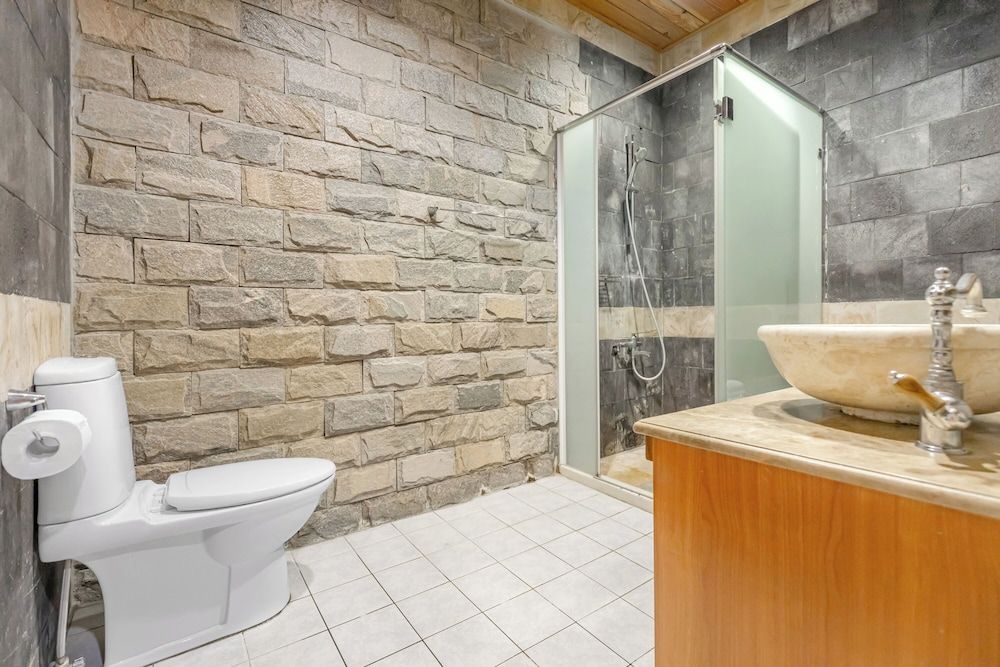 Golden Ocean Azure Hotel Quadruple Room (No Window) 6