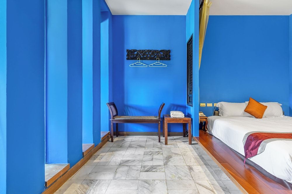 Golden Ocean Azure Hotel Deluxe Double Room with Bathtub 4