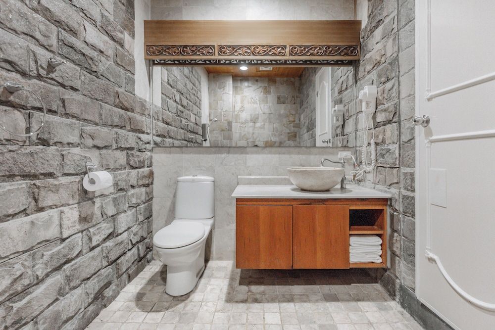 Golden Ocean Azure Hotel Sea View Quadruple Room with Bathtub 9