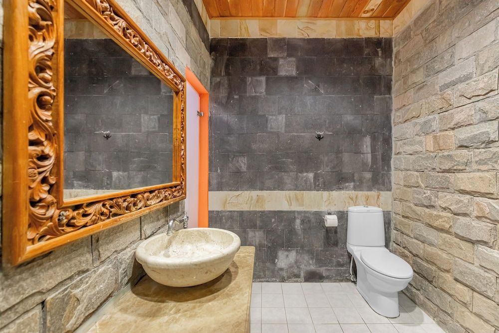 Golden Ocean Azure Hotel Quadruple Room (No Window) 9