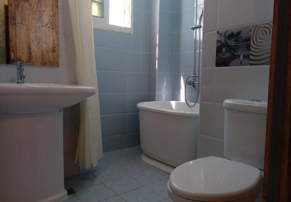 Xing Yu Inn Quadruple Room 8