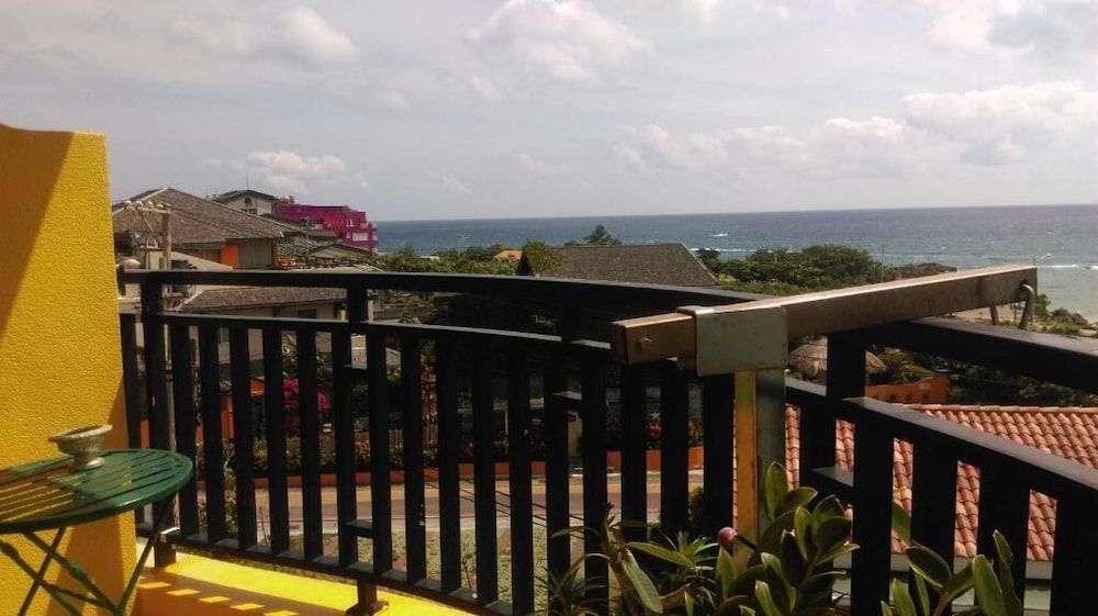 Xing Yu Inn Quadruple Room 6