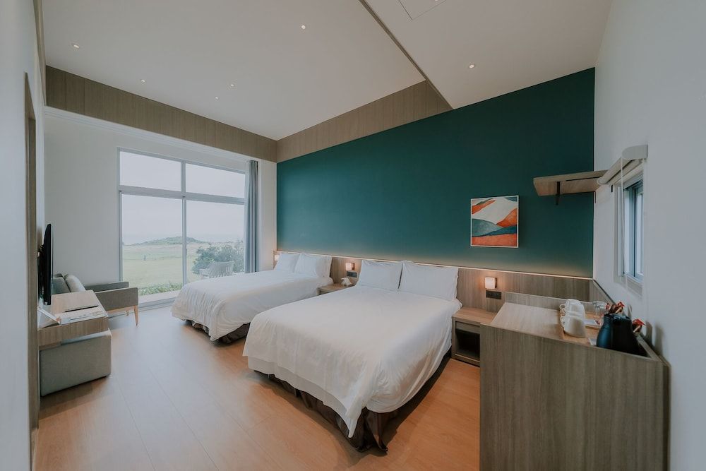 Sunlight on the peninsula Family Quadruple Room, 2 Queen Beds, Balcony, Ocean View (201.206)