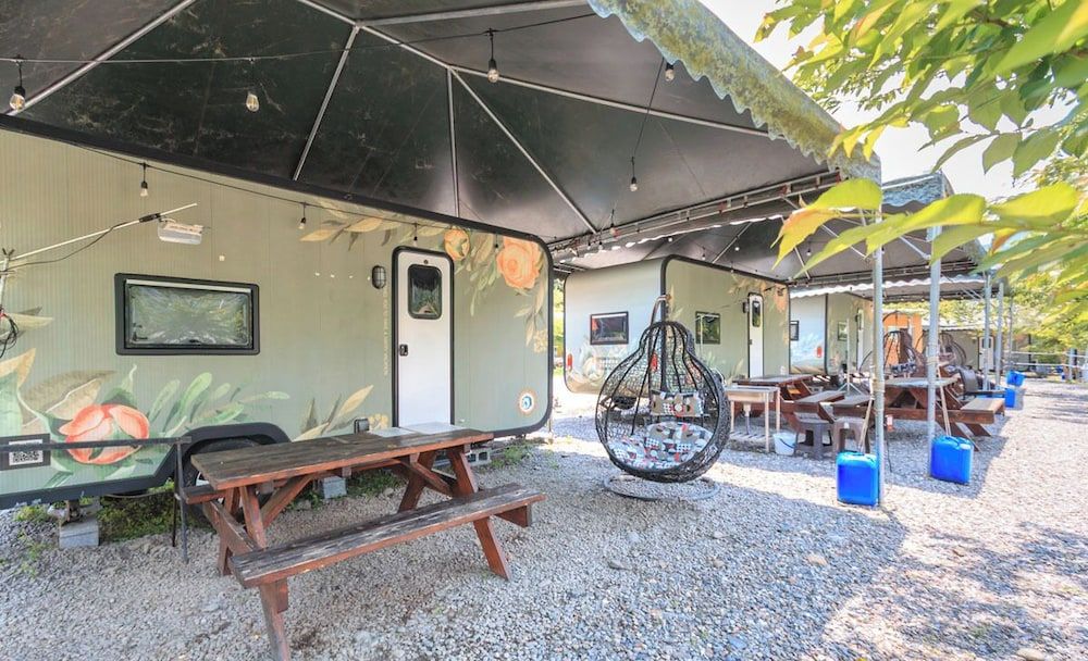 Tai Ping Shan Inn Camper 4 person room 17