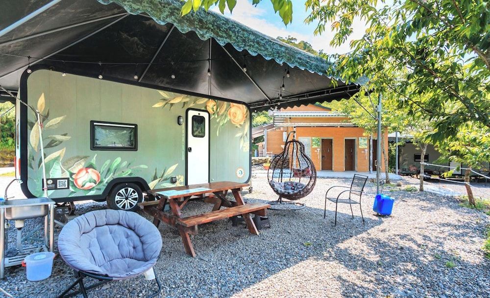Tai Ping Shan Inn Camper 4 person room 14