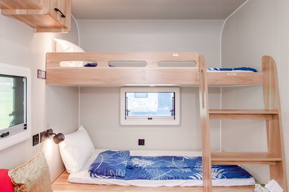 Tai Ping Shan Inn Camper 4 person room 9