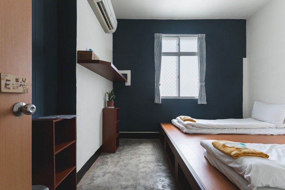 Double room with shared bathroom