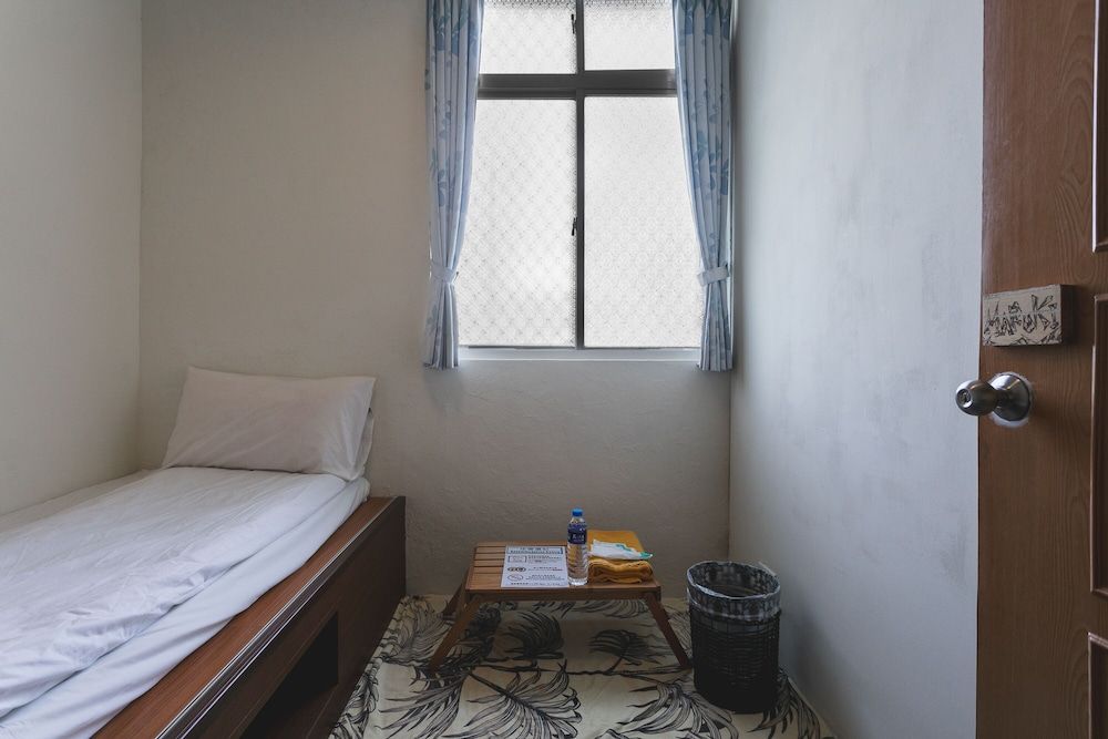 Single room with shared toilet