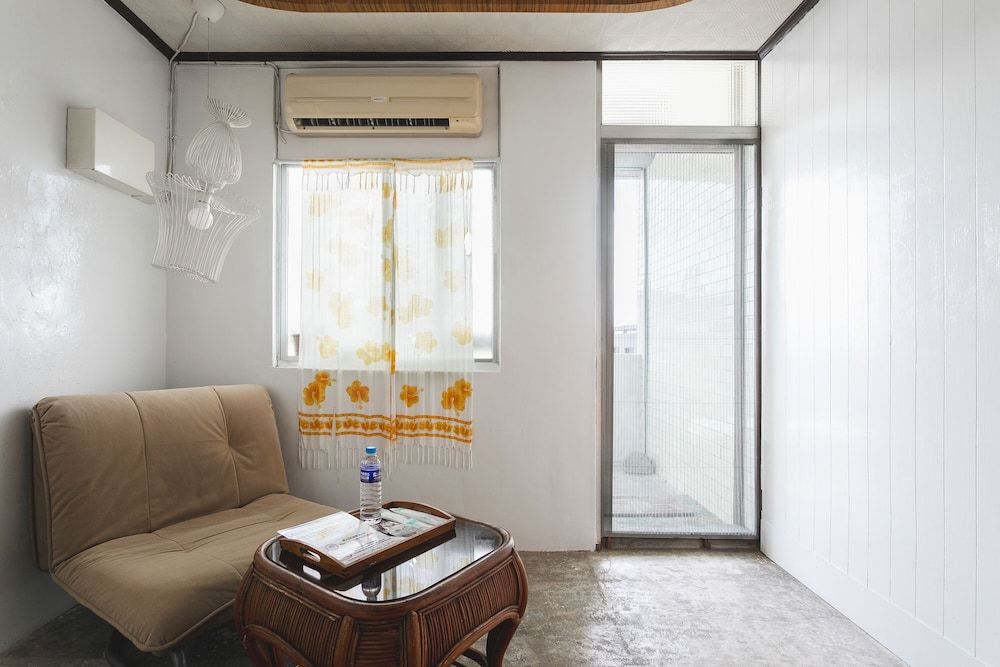 Single room with shared bathroom