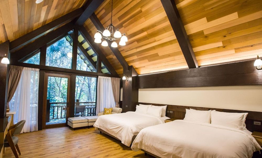 Senboard Manor Deluxe Quadruple Room, 2 Queen Beds, Non Smoking, Mountain View 8