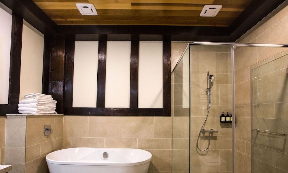 Senboard Manor Deluxe Quadruple Room, 2 Queen Beds, Non Smoking, Mountain View 4