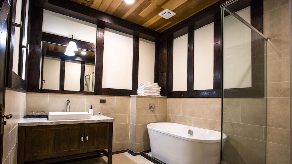 Senboard Manor Deluxe Quadruple Room, 2 Queen Beds, Non Smoking, Mountain View 6