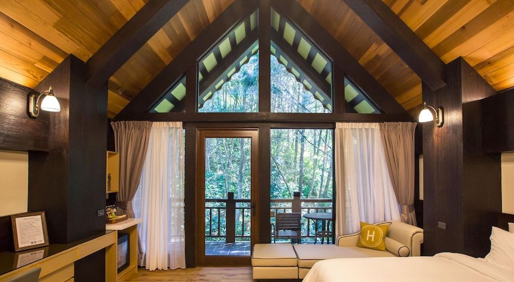 Senboard Manor Deluxe Quadruple Room, 2 Queen Beds, Non Smoking, Mountain View 2