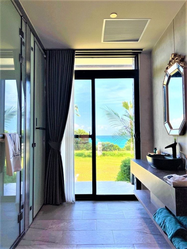 103 Garden Bath Villa Sea View Quadruple Room