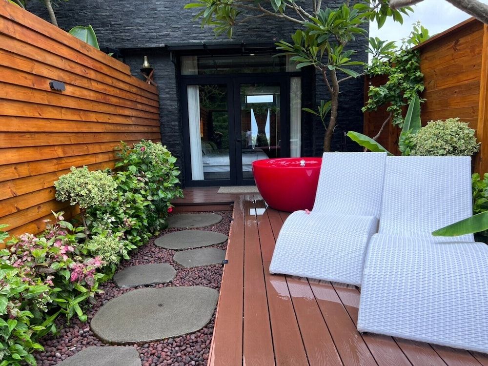 106 Garden Bath Villa Sea View Quadruple Room