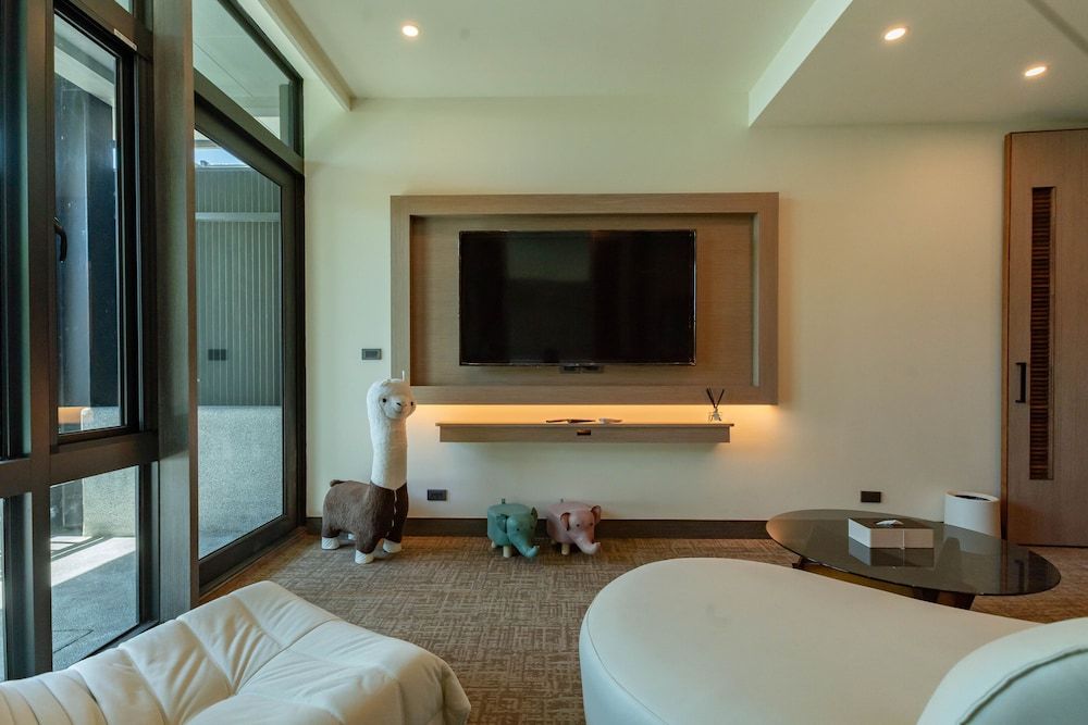 Seaview Villa Coastal Estate Family Room 9