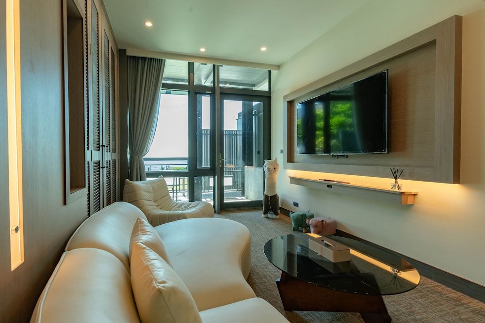 Seaview Villa Coastal Estate Family Room 7