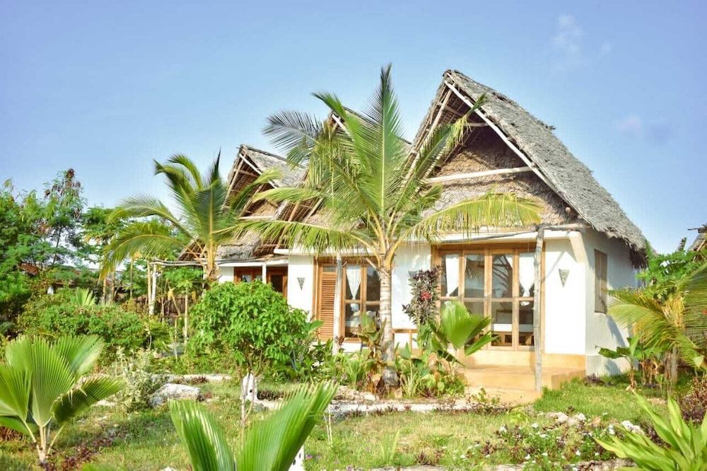 Kusini Beach Bungalows