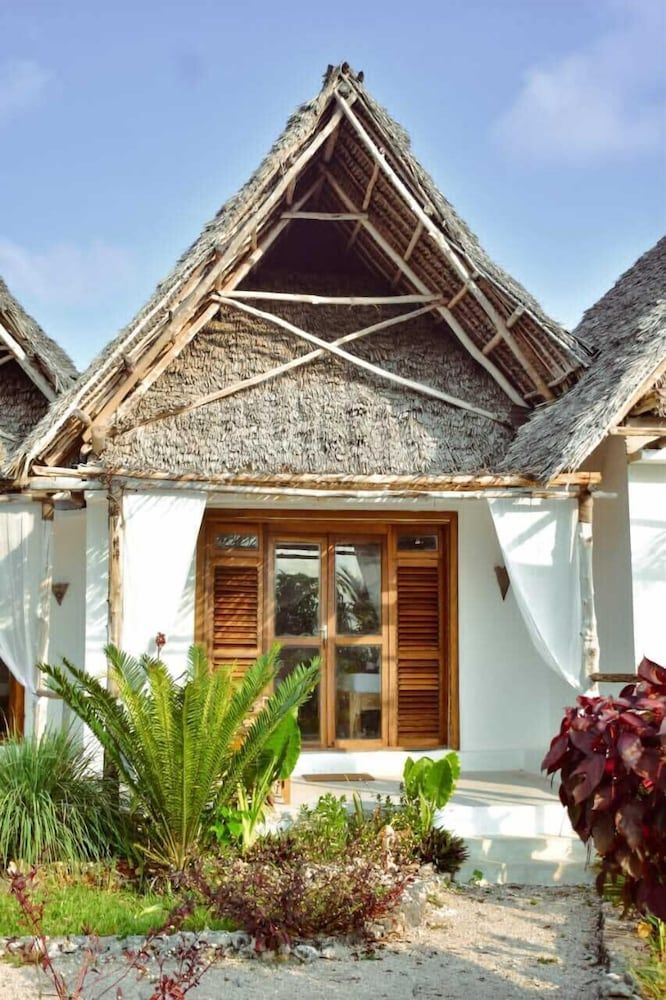 Kusini Beach Bungalows