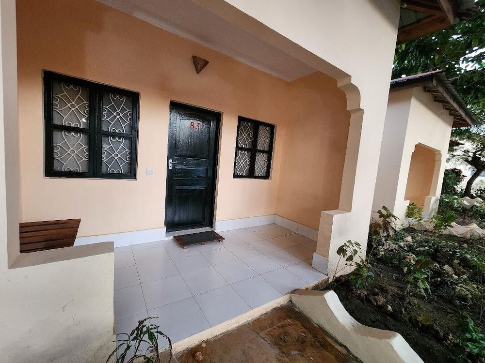 Seagull Nungwi Resort Superior Bungalow, Pool View 6