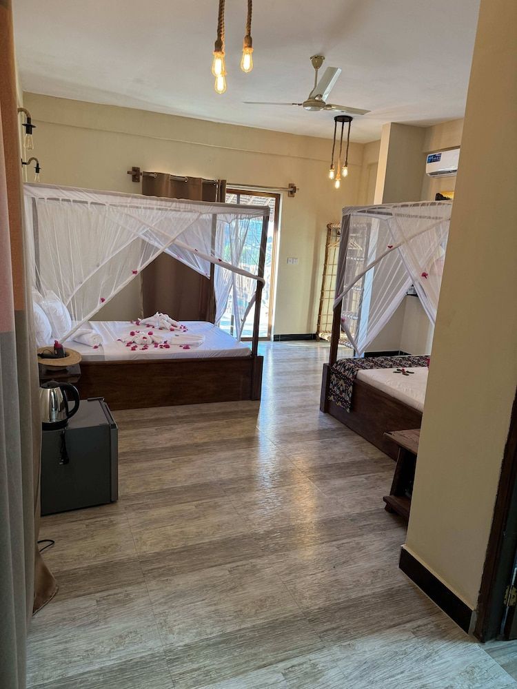 Junior Studio Suite, Pool View