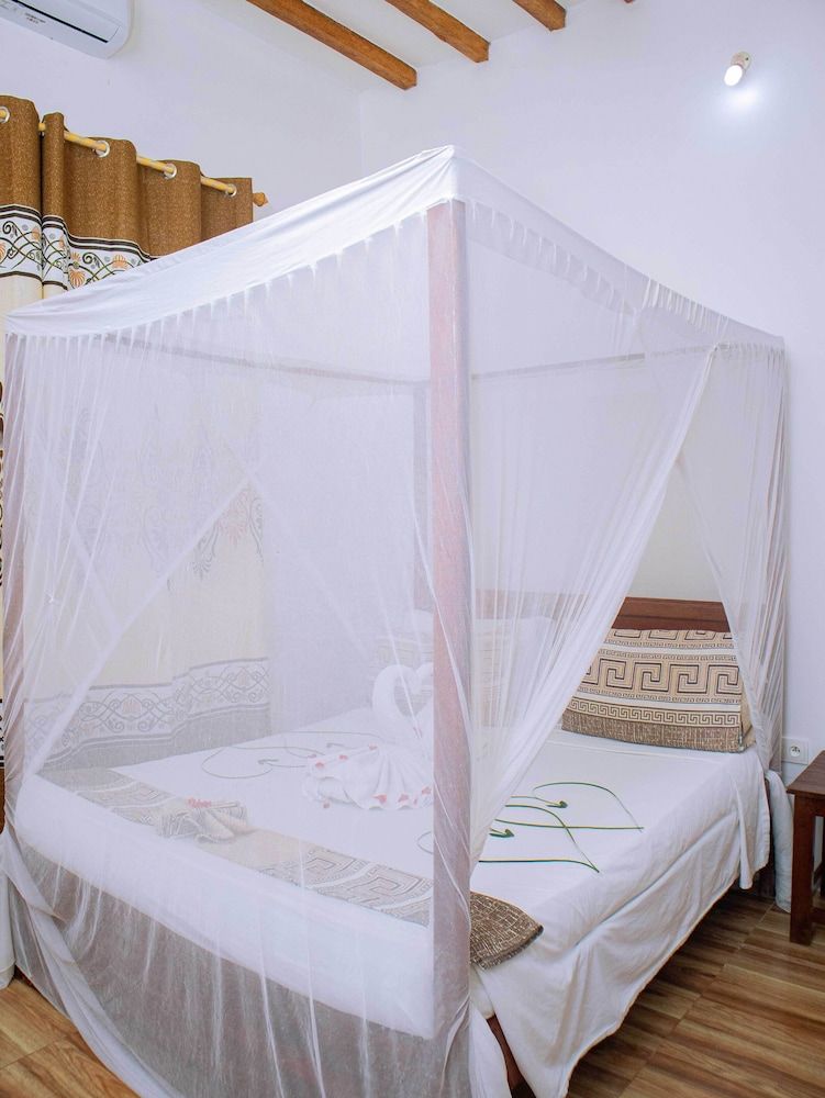 Ondo House Standard Double Room 16