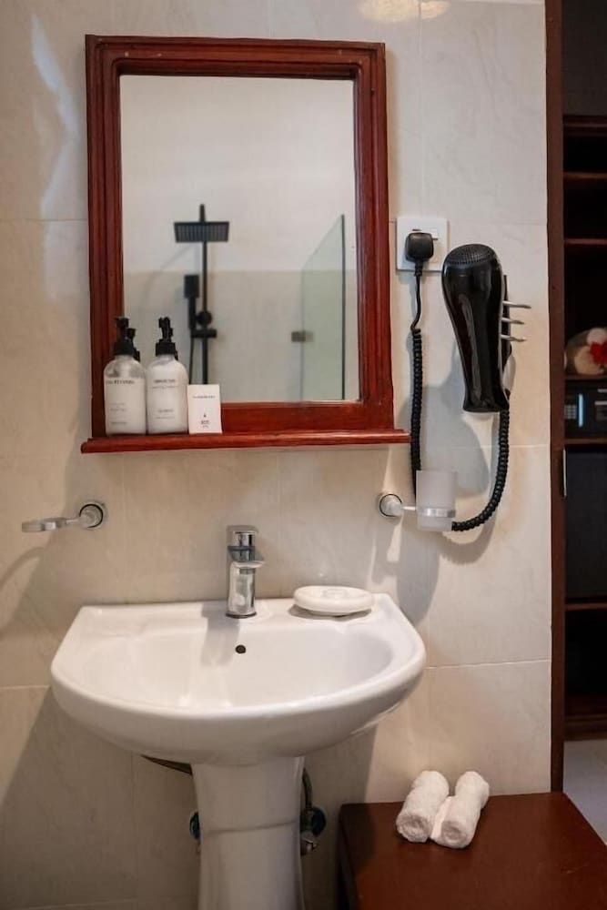 MANOLO Beach Resort Panoramic Double or Twin Room 7