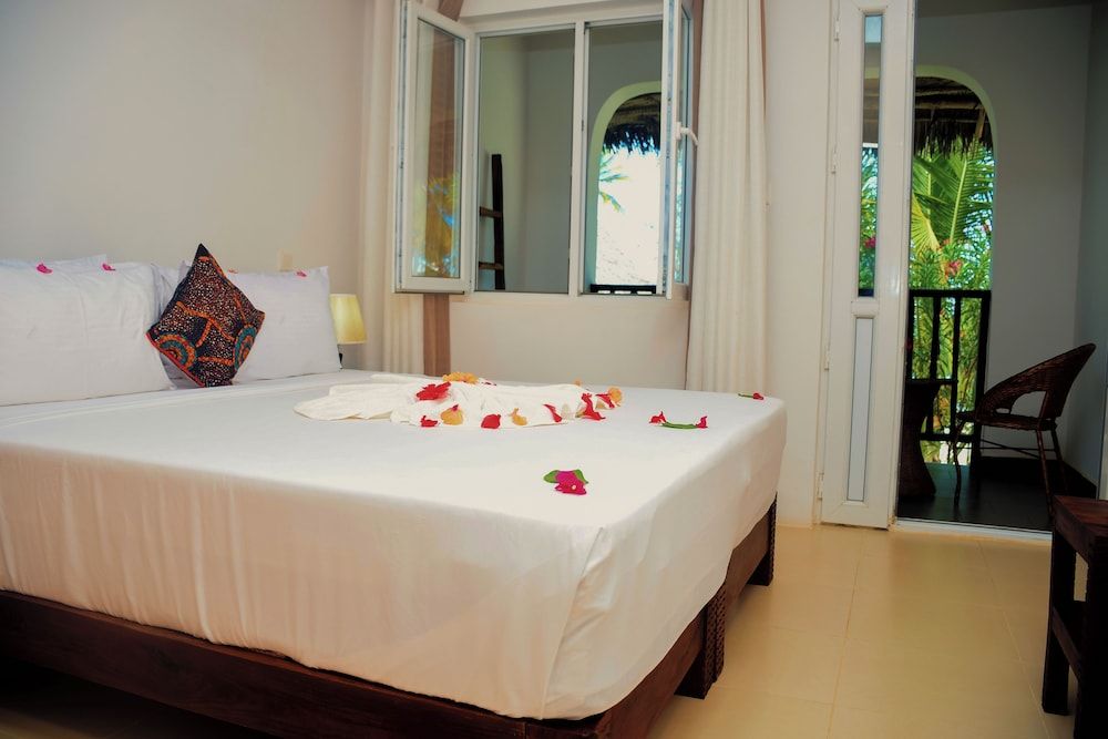 MANOLO Beach Resort Panoramic Double or Twin Room 3