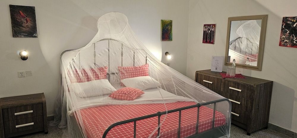 Dragonfly Room, Pool View 2