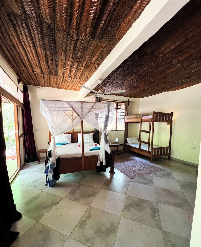 Karibu Maisha Lodge Family Room 4